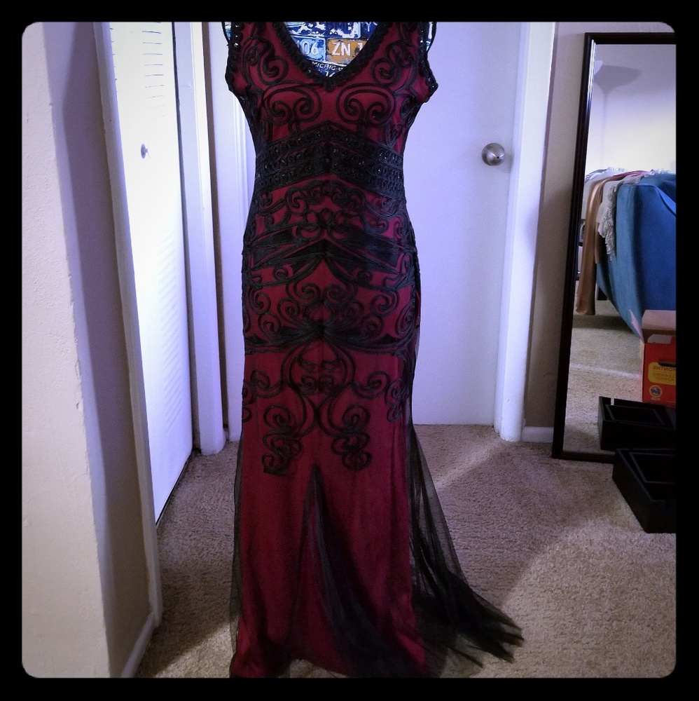 Elegant Burgundy Sequin Evening Dress